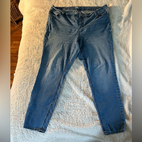 Blue Jeans - Picture 2 of 3